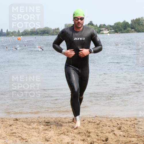 15.06.2025 - 27. Vierlanden-Triathlon Lena Gebhardt http://msf.ph/oto/8032066 15.06.2025 11:13:00 Schwimmen 655, 780, 982 meine-sportfotos.de