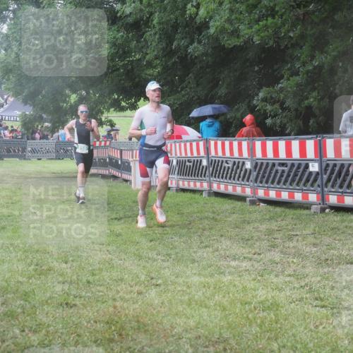 21.06.2025 - 27. Vierlanden-Triathlon KatJ http://msf.ph/oto/8032069 15.06.2025 13:42:21 Ziel 139, 858 meine-sportfotos.de