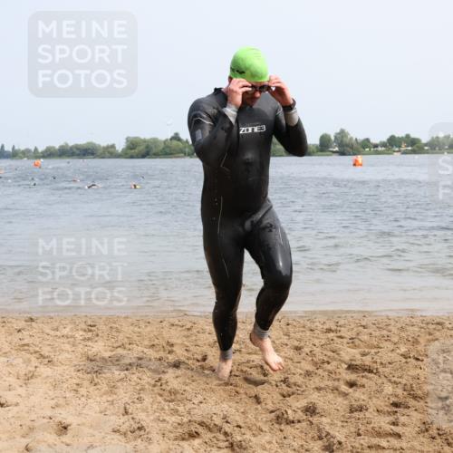 15.06.2025 - 27. Vierlanden-Triathlon Lena Gebhardt http://msf.ph/oto/8032071 15.06.2025 11:13:01 Schwimmen 655, 780 meine-sportfotos.de