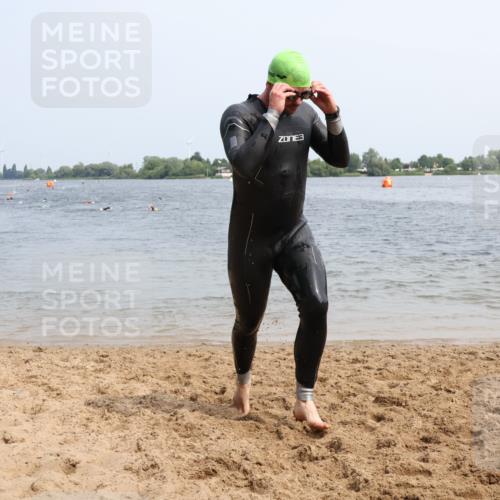 15.06.2025 - 27. Vierlanden-Triathlon Lena Gebhardt http://msf.ph/oto/8032076 15.06.2025 11:13:01 Schwimmen 655, 780 meine-sportfotos.de