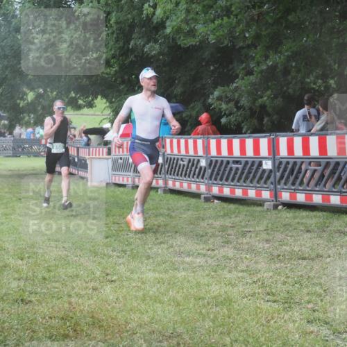 21.06.2025 - 27. Vierlanden-Triathlon KatJ http://msf.ph/oto/8032088 15.06.2025 13:42:22 Ziel 139, 858 meine-sportfotos.de