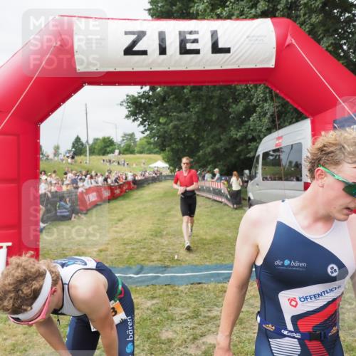 21.06.2025 - 27. Vierlanden-Triathlon MichiJ http://msf.ph/oto/8032091 15.06.2026 12:49:22 Ziel 764, 984, 986, 987, 988 meine-sportfotos.de