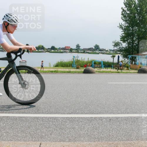 21.06.2025 - 27. Vierlanden-Triathlon H.Heesch http://msf.ph/oto/8032092 15.06.2025 11:35:03 Radfahren 662, 715 meine-sportfotos.de