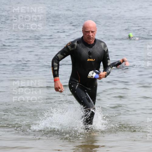15.06.2025 - 27. Vierlanden-Triathlon Lena Gebhardt http://msf.ph/oto/8032095 15.06.2025 11:13:40 Schwimmen 966 meine-sportfotos.de