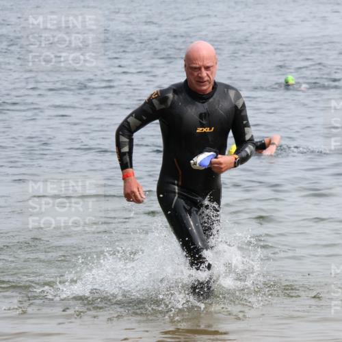 15.06.2025 - 27. Vierlanden-Triathlon Lena Gebhardt http://msf.ph/oto/8032098 15.06.2025 11:13:40 Schwimmen 966 meine-sportfotos.de