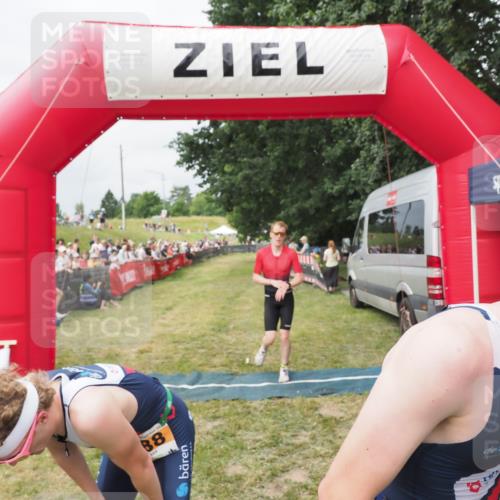 21.06.2025 - 27. Vierlanden-Triathlon MichiJ http://msf.ph/oto/8032103 15.06.2026 12:49:22 Ziel 764, 984, 986, 987, 988 meine-sportfotos.de