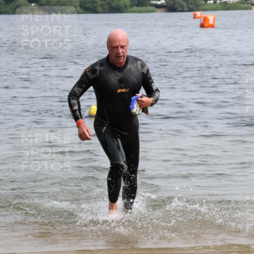 15.06.2025 - 27. Vierlanden-Triathlon Lena Gebhardt http://msf.ph/oto/8032104 15.06.2025 11:13:41 Schwimmen 966 meine-sportfotos.de
