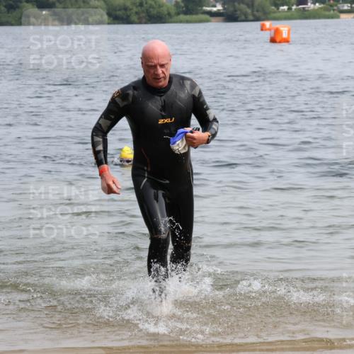 15.06.2025 - 27. Vierlanden-Triathlon Lena Gebhardt http://msf.ph/oto/8032105 15.06.2025 11:13:41 Schwimmen 966 meine-sportfotos.de