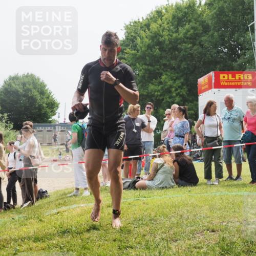 15.06.2025 - 27. Vierlanden-Triathlon KatJ http://msf.ph/oto/8032108 15.06.2025 11:11:45 Schwimmen 742, 791 meine-sportfotos.de