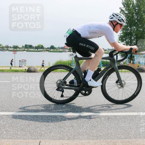 21.06.2025 - 27. Vierlanden-Triathlon H.Heesch http://msf.ph/oto/8032121 15.06.2025 11:35:04 Radfahren 662, 715 meine-sportfotos.de