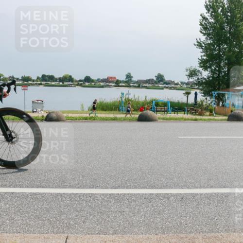 21.06.2025 - 27. Vierlanden-Triathlon H.Heesch http://msf.ph/oto/8032124 15.06.2025 11:35:07 Radfahren 662, 715 meine-sportfotos.de