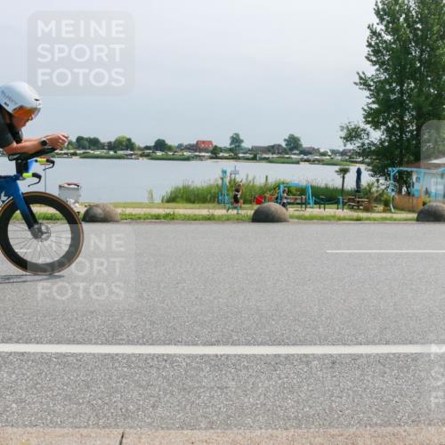 21.06.2025 - 27. Vierlanden-Triathlon H.Heesch http://msf.ph/oto/8032129 15.06.2025 11:35:08 Radfahren 662 meine-sportfotos.de