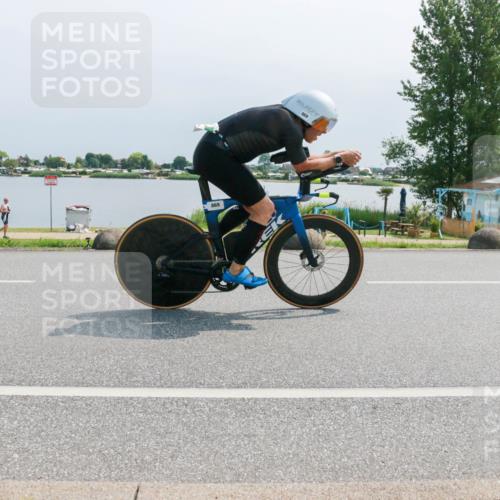 21.06.2025 - 27. Vierlanden-Triathlon H.Heesch http://msf.ph/oto/8032130 15.06.2025 11:35:09 Radfahren 662 meine-sportfotos.de