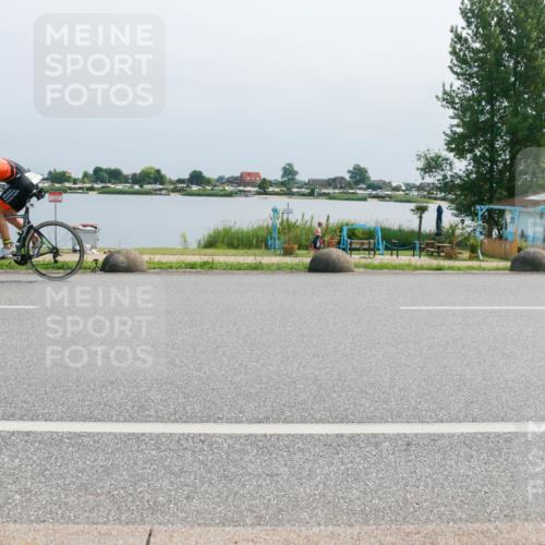 21.06.2025 - 27. Vierlanden-Triathlon H.Heesch http://msf.ph/oto/8032133 15.06.2025 11:35:16 Radfahren 695, 730 meine-sportfotos.de