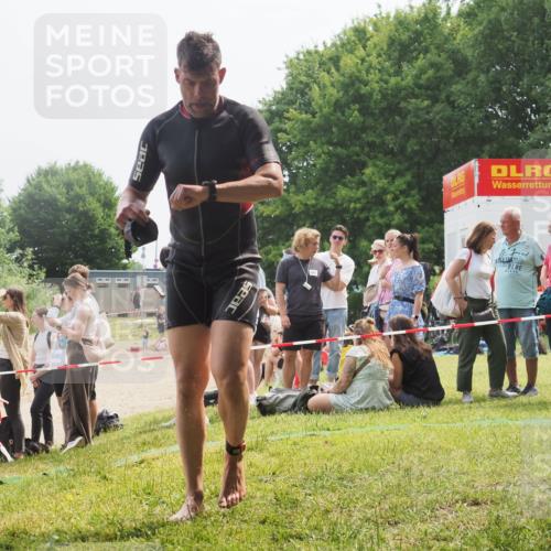 15.06.2025 - 27. Vierlanden-Triathlon KatJ http://msf.ph/oto/8032135 15.06.2025 11:11:46 Schwimmen 742, 791 meine-sportfotos.de