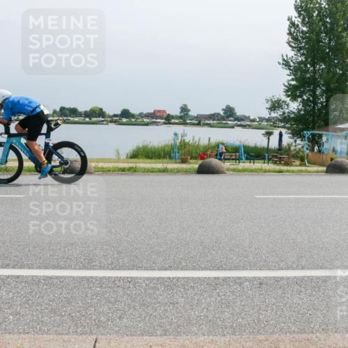 21.06.2025 - 27. Vierlanden-Triathlon H.Heesch http://msf.ph/oto/8032137 15.06.2025 11:35:16 Radfahren 695, 730 meine-sportfotos.de