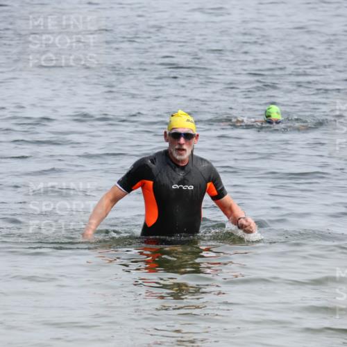 15.06.2025 - 27. Vierlanden-Triathlon Lena Gebhardt http://msf.ph/oto/8032142 15.06.2025 11:13:50 Schwimmen 966 meine-sportfotos.de