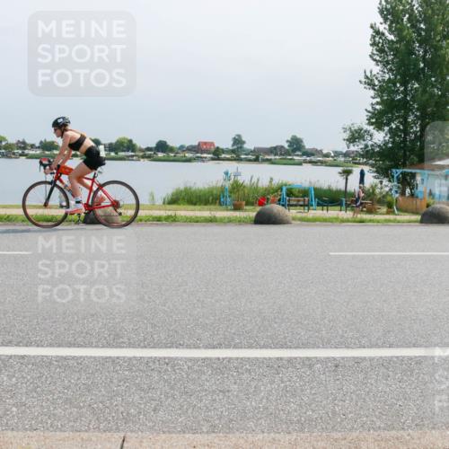 21.06.2025 - 27. Vierlanden-Triathlon H.Heesch http://msf.ph/oto/8032144 15.06.2025 11:35:18 Radfahren 695, 730, 922 meine-sportfotos.de