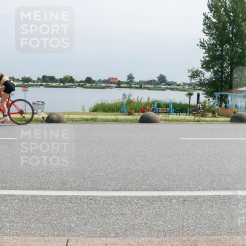 21.06.2025 - 27. Vierlanden-Triathlon H.Heesch http://msf.ph/oto/8032145 15.06.2025 11:35:19 Radfahren 695, 730, 922 meine-sportfotos.de