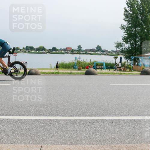 21.06.2025 - 27. Vierlanden-Triathlon H.Heesch http://msf.ph/oto/8032149 15.06.2025 11:35:23 Radfahren 58, 656, 730, 922 meine-sportfotos.de