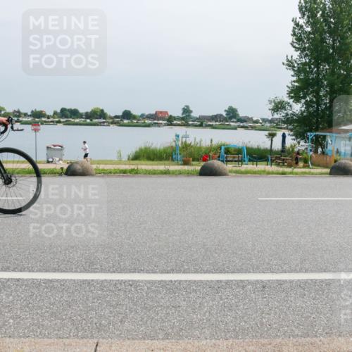 21.06.2025 - 27. Vierlanden-Triathlon H.Heesch http://msf.ph/oto/8032156 15.06.2025 11:35:27 Radfahren 58, 656 meine-sportfotos.de