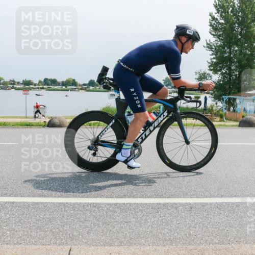 21.06.2025 - 27. Vierlanden-Triathlon H.Heesch http://msf.ph/oto/8032166 15.06.2025 11:35:39 Radfahren 705, 903 meine-sportfotos.de
