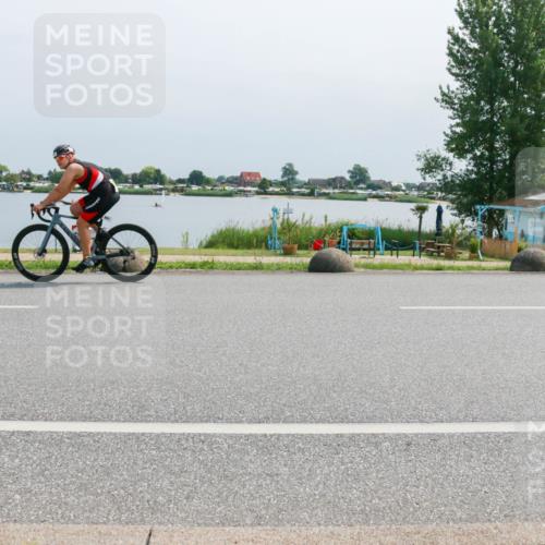 21.06.2025 - 27. Vierlanden-Triathlon H.Heesch http://msf.ph/oto/8032170 15.06.2025 11:35:41 Radfahren 705, 903 meine-sportfotos.de