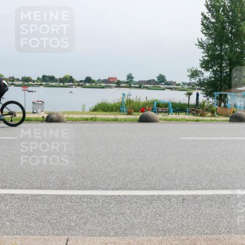 21.06.2025 - 27. Vierlanden-Triathlon H.Heesch http://msf.ph/oto/8032172 15.06.2025 11:35:41 Radfahren 705, 903 meine-sportfotos.de