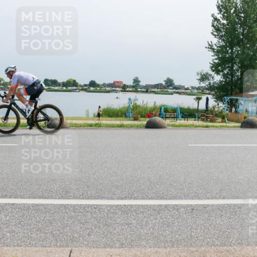 21.06.2025 - 27. Vierlanden-Triathlon H.Heesch http://msf.ph/oto/8032210 15.06.2025 11:35:52 Radfahren 70, 676, 735, 736 meine-sportfotos.de