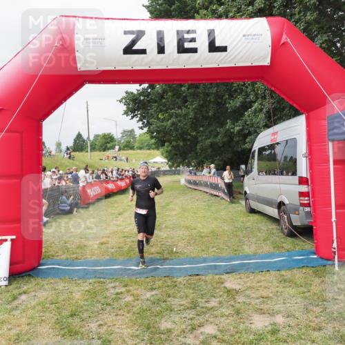 21.06.2025 - 27. Vierlanden-Triathlon MichiJ http://msf.ph/oto/8032214 15.06.2026 12:50:19 Ziel 100 meine-sportfotos.de