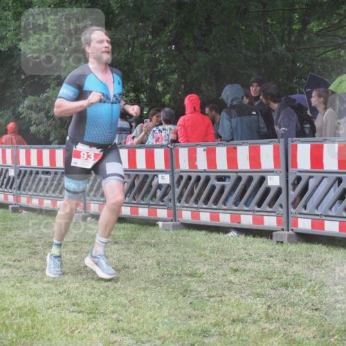 21.06.2025 - 27. Vierlanden-Triathlon KatJ http://msf.ph/oto/8032225 15.06.2025 13:42:33 Ziel 93, 779 meine-sportfotos.de