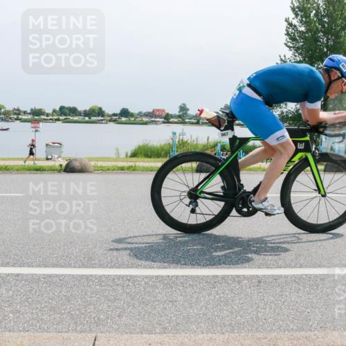 21.06.2025 - 27. Vierlanden-Triathlon H.Heesch http://msf.ph/oto/8032226 15.06.2025 11:36:07 Radfahren  meine-sportfotos.de