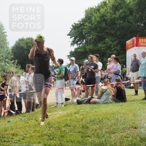 15.06.2025 - 27. Vierlanden-Triathlon KatJ http://msf.ph/oto/8032229 15.06.2025 11:12:08 Schwimmen 921, 934 meine-sportfotos.de