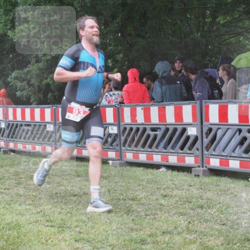 21.06.2025 - 27. Vierlanden-Triathlon KatJ http://msf.ph/oto/8032231 15.06.2025 13:42:33 Ziel 93, 779 meine-sportfotos.de