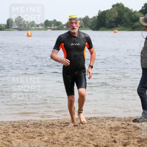 15.06.2025 - 27. Vierlanden-Triathlon Lena Gebhardt http://msf.ph/oto/8032253 15.06.2025 11:14:02 Schwimmen 800, 904, 920, 952, 962 meine-sportfotos.de