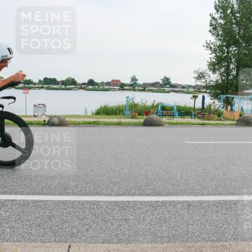 15.06.2025 - 27. Vierlanden-Triathlon H.Heesch http://msf.ph/oto/8032265 15.06.2025 10:39:17 Radfahren 186, 340, 377 meine-sportfotos.de