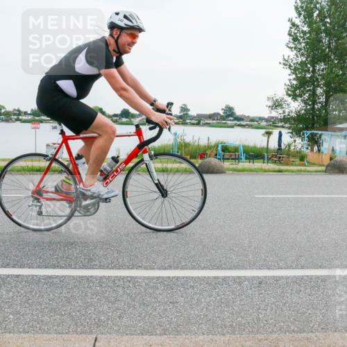 15.06.2025 - 27. Vierlanden-Triathlon H.Heesch http://msf.ph/oto/8032284 15.06.2025 10:39:18 Radfahren 186, 340, 377 meine-sportfotos.de