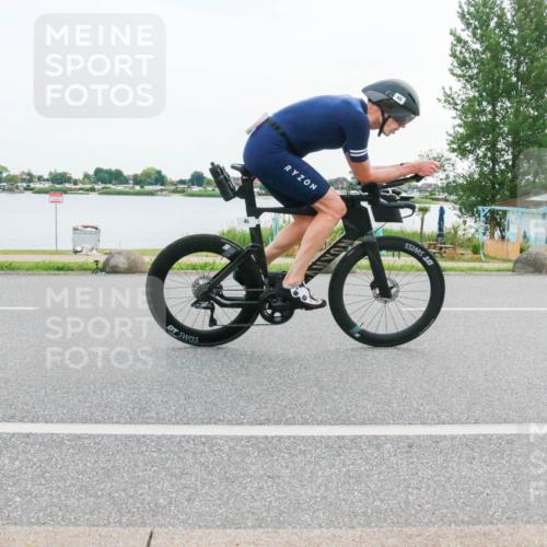15.06.2025 - 27. Vierlanden-Triathlon H.Heesch http://msf.ph/oto/8032301 15.06.2025 10:39:25 Radfahren 46, 209, 294 meine-sportfotos.de