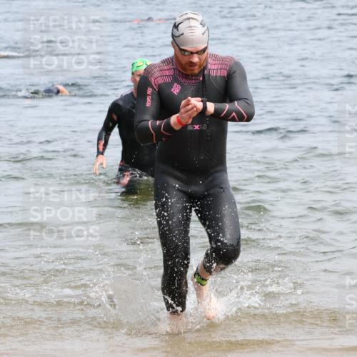 15.06.2025 - 27. Vierlanden-Triathlon Lena Gebhardt http://msf.ph/oto/8032309 15.06.2025 11:14:08 Schwimmen 800, 804, 904, 920, 952, 962 meine-sportfotos.de