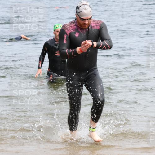 15.06.2025 - 27. Vierlanden-Triathlon Lena Gebhardt http://msf.ph/oto/8032314 15.06.2025 11:14:08 Schwimmen 800, 804, 904, 920, 952, 962 meine-sportfotos.de