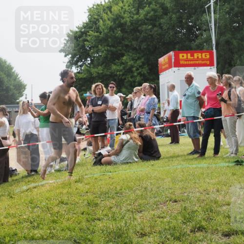 15.06.2025 - 27. Vierlanden-Triathlon KatJ http://msf.ph/oto/8032352 15.06.2025 11:12:37 Schwimmen 968 meine-sportfotos.de