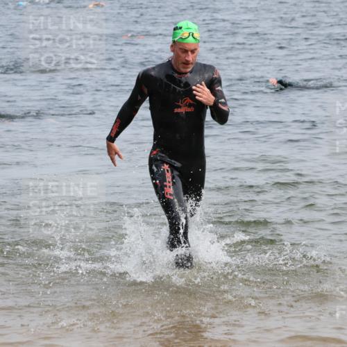 15.06.2025 - 27. Vierlanden-Triathlon Lena Gebhardt http://msf.ph/oto/8032353 15.06.2025 11:14:12 Schwimmen 800, 804, 904, 952, 962 meine-sportfotos.de