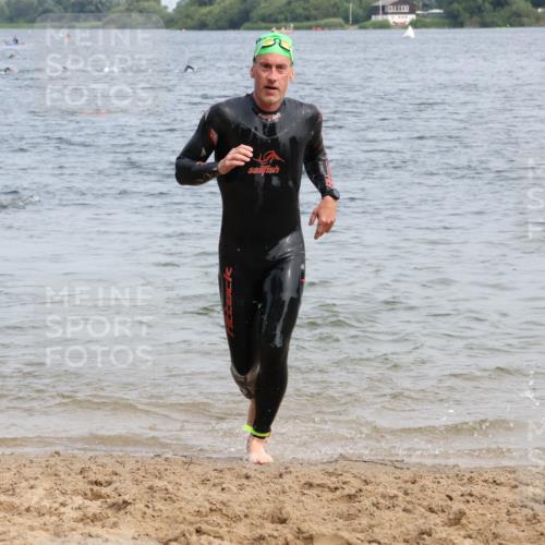 15.06.2025 - 27. Vierlanden-Triathlon Lena Gebhardt http://msf.ph/oto/8032365 15.06.2025 11:14:14 Schwimmen 800, 804, 904, 952, 962 meine-sportfotos.de