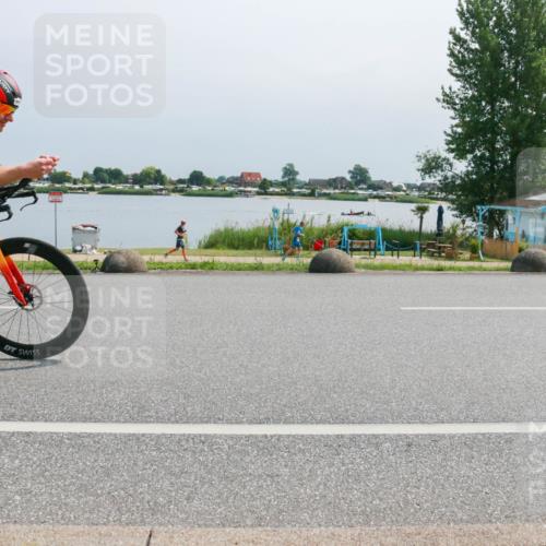 21.06.2025 - 27. Vierlanden-Triathlon H.Heesch http://msf.ph/oto/8032378 15.06.2025 11:36:40 Radfahren 23, 639, 697, 851 meine-sportfotos.de