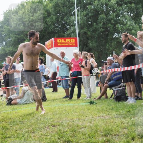 15.06.2025 - 27. Vierlanden-Triathlon KatJ http://msf.ph/oto/8032384 15.06.2025 11:12:38 Schwimmen 968 meine-sportfotos.de