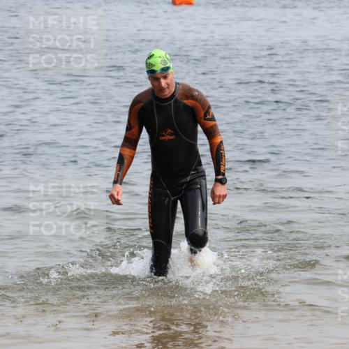 15.06.2025 - 27. Vierlanden-Triathlon Lena Gebhardt http://msf.ph/oto/8032386 15.06.2025 11:14:22 Schwimmen 804, 833, 958, 962 meine-sportfotos.de