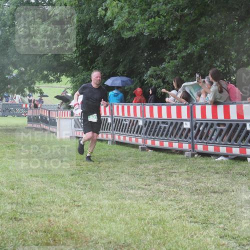 21.06.2025 - 27. Vierlanden-Triathlon KatJ http://msf.ph/oto/8032387 15.06.2025 13:43:12 Ziel 720, 801 meine-sportfotos.de