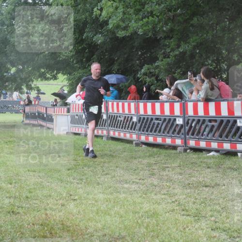 21.06.2025 - 27. Vierlanden-Triathlon KatJ http://msf.ph/oto/8032395 15.06.2025 13:43:12 Ziel 720, 801 meine-sportfotos.de