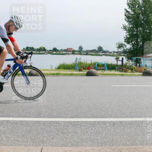 21.06.2025 - 27. Vierlanden-Triathlon H.Heesch http://msf.ph/oto/8032397 15.06.2025 11:36:49 Radfahren 688, 749 meine-sportfotos.de