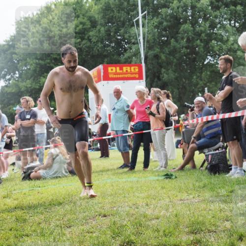 15.06.2025 - 27. Vierlanden-Triathlon KatJ http://msf.ph/oto/8032400 15.06.2025 11:12:38 Schwimmen 968 meine-sportfotos.de